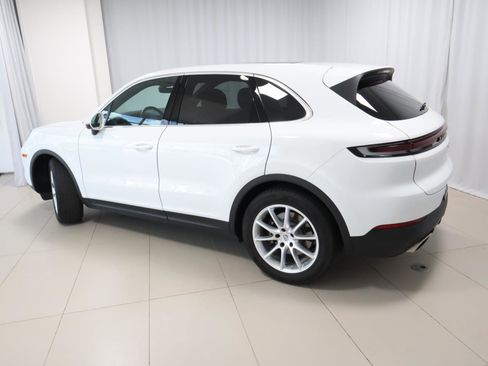 Used 2024 Porsche Cayenne AWD/4WD image 3