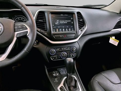 Used 2015 Jeep Cherokee Trailhawk w/ Comfort/Convenience Group AWD/4WD image 7