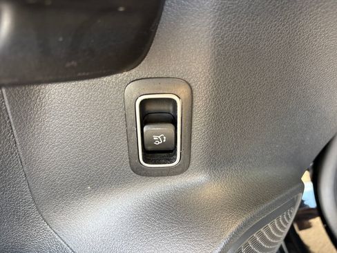 Used 2023 Mercedes-Benz GLB 250 4MATIC image 14