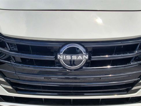 New 2025 Nissan Versa SV w/ Trunk Package FWD image 9