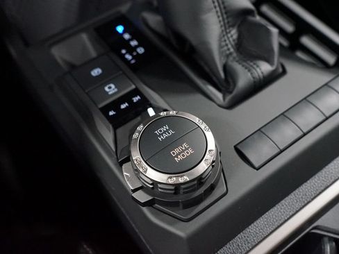 New 2026 Toyota 4Runner SR5 AWD/4WD image 24