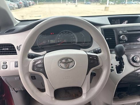 Used 2012 Toyota Sienna LE FWD image 14
