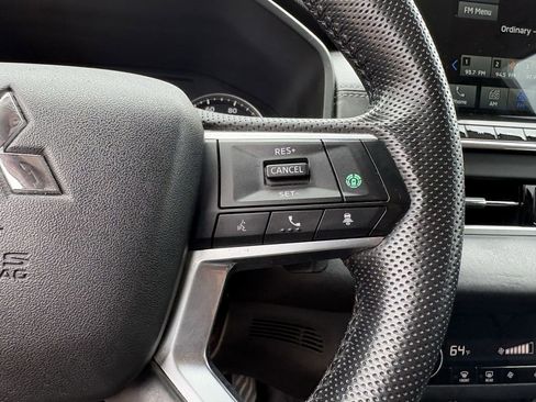 Used 2022 Mitsubishi Outlander SE image 17