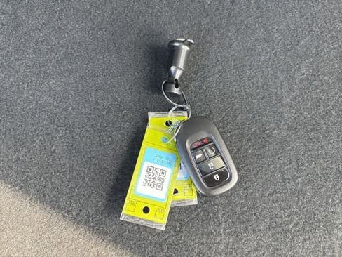 Used 2025 Honda Pilot Elite image 24