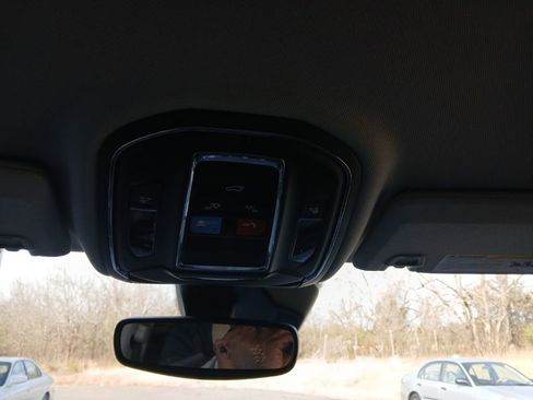 Used 2023 Jeep Grand Cherokee L Limited w/ Black Appearance Package image 18