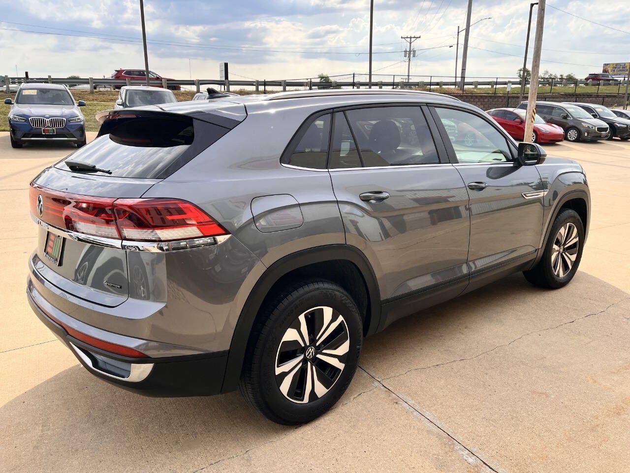 Used 2024 Volkswagen Atlas Cross Sport SE AWD/4WD image 5