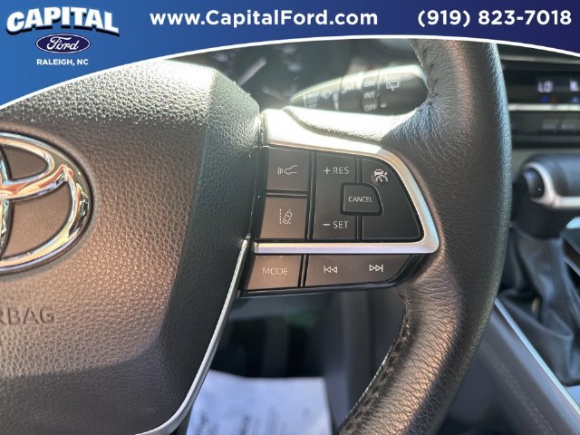 Used 2024 Toyota Sienna XLE FWD image 24
