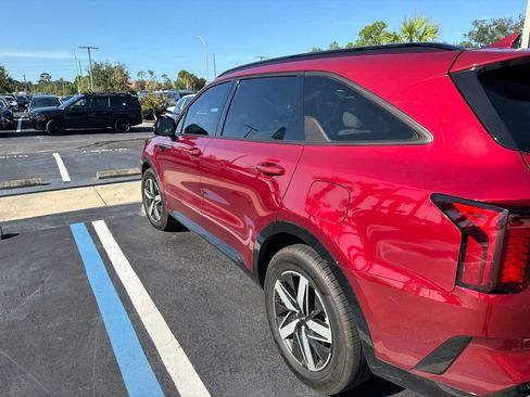Used 2022 Kia Sorento S w/ Panoramic Sunroof Package FWD image 4