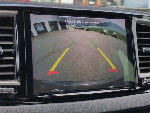Used 2024 Chrysler Pacifica Touring-L FWD image 14
