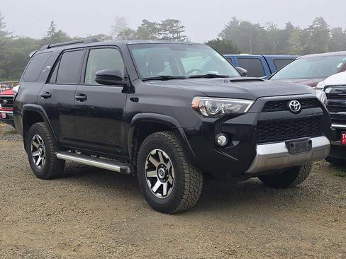 Used 2019 Toyota 4Runner TRD Off-Road AWD/4WD image 2