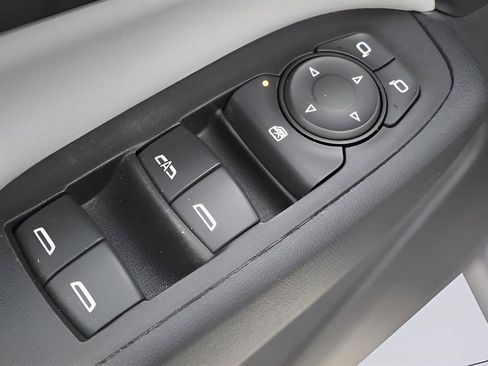 Used 2020 Chevrolet Equinox LT FWD image 22
