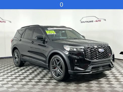 Used 2025 Ford Explorer ST AWD/4WD image 2