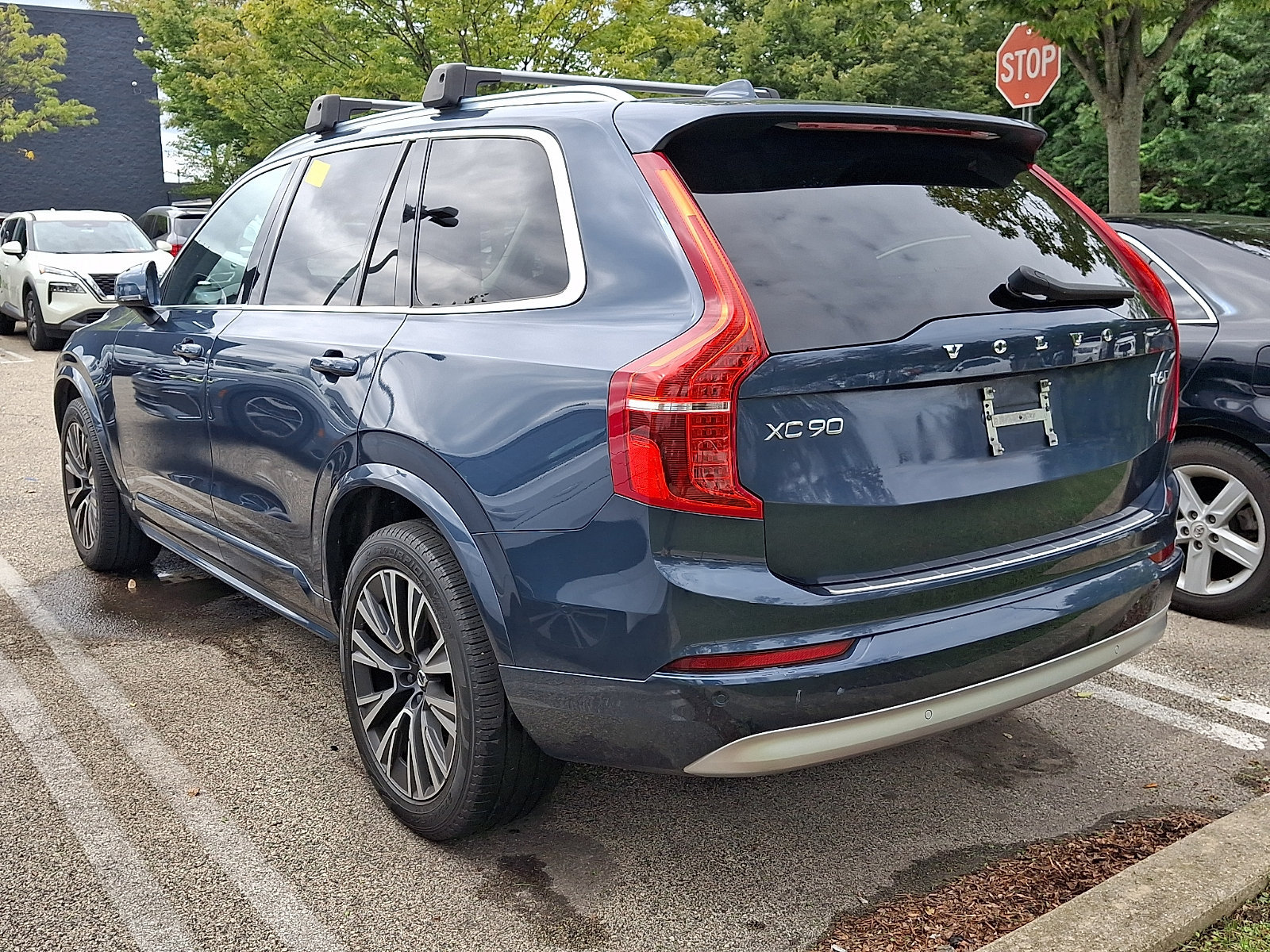 Used 2022 Volvo XC90 T6 Momentum AWD/4WD image 3