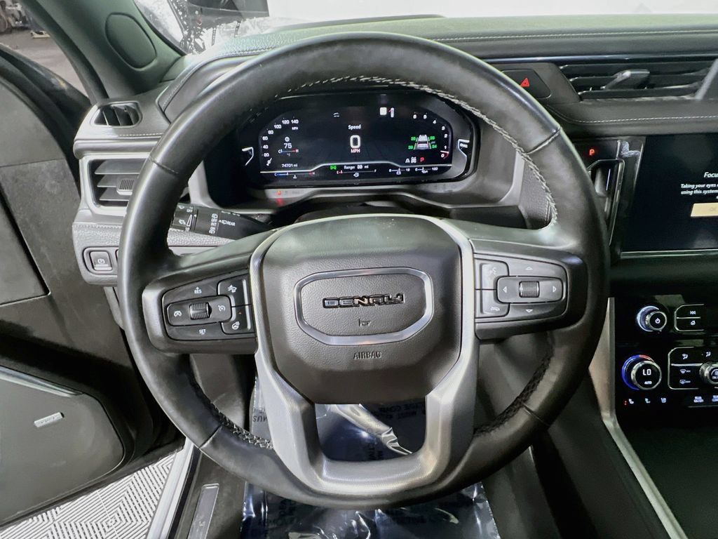 Used 2023 GMC Yukon XL Denali AWD/4WD image 10