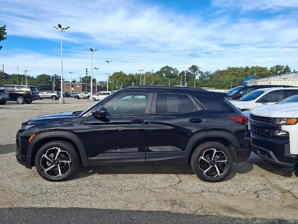 Used 2023 Chevrolet TrailBlazer RS w/ Sun and Liftgate Package AWD/4WD image 5