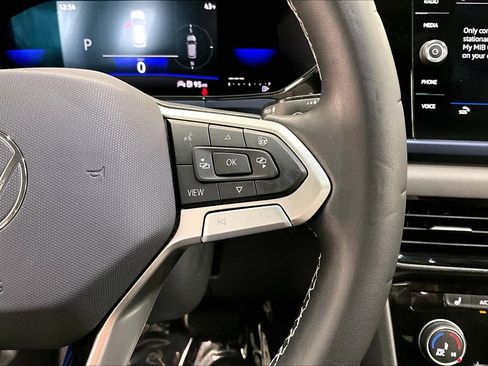 Used 2023 Volkswagen Taos SE w/ Panoramic Sunroof Package image 22