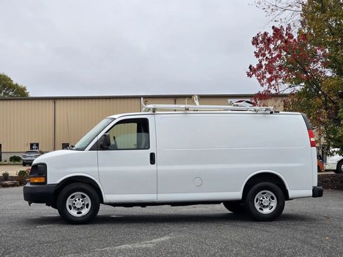 Used 2014 Chevrolet Express 2500 image 9