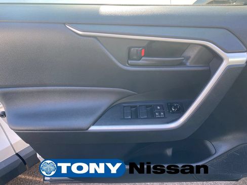 Used 2022 Toyota RAV4 LE FWD image 11