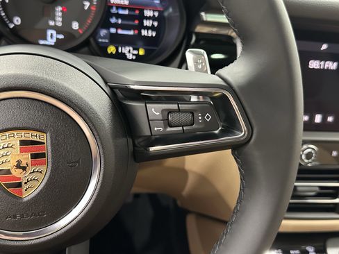 Certified 2025 Porsche Macan image 47