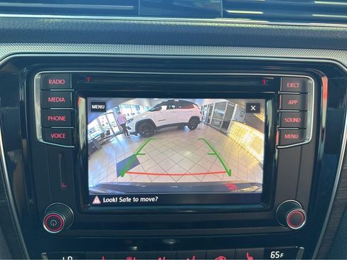 Used 2018 Volkswagen Passat 2.0T SE FWD image 22
