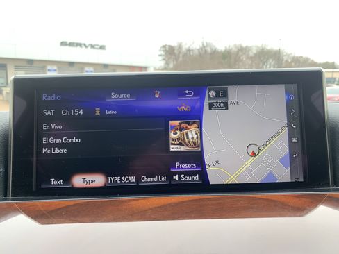 Used 2020 Lexus LX 570 4WD w/ Luxury Package image 23