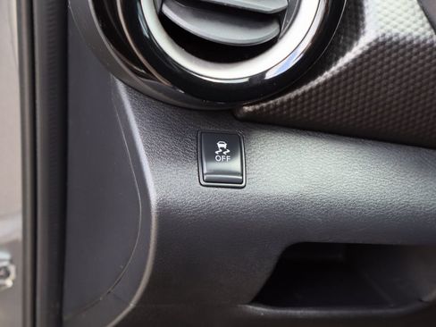 Used 2018 Nissan Kicks SV FWD image 12
