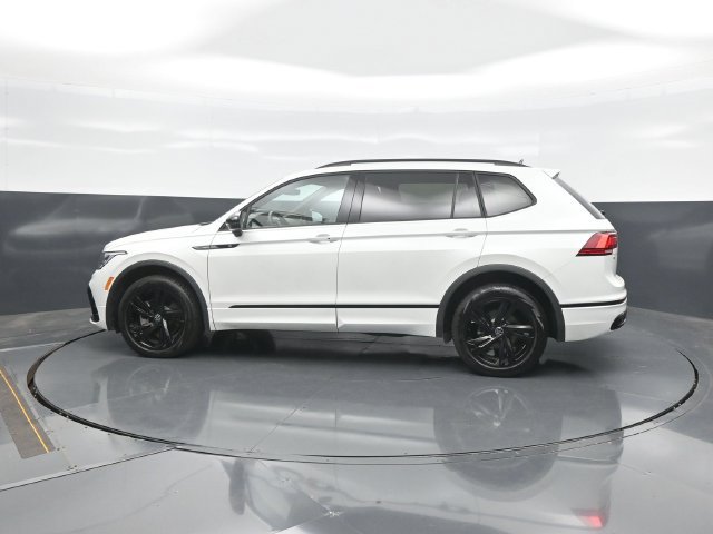 Used 2023 Volkswagen Tiguan SE R-Line FWD image 4