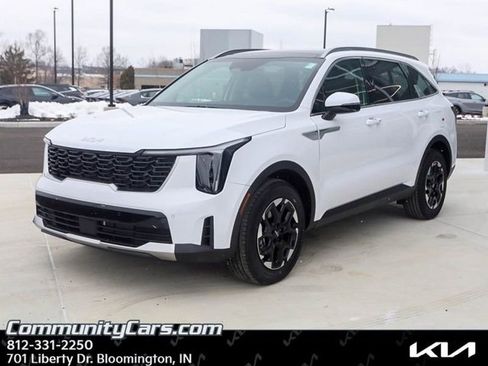 Certified 2025 Kia Sorento S w/ Panoramic Sunroof Package image 2