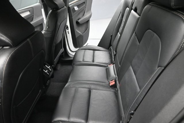 Used 2023 Volvo XC40 B4 Ultimate FWD image 15