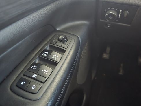 Used 2019 Jeep Grand Cherokee Altitude image 26