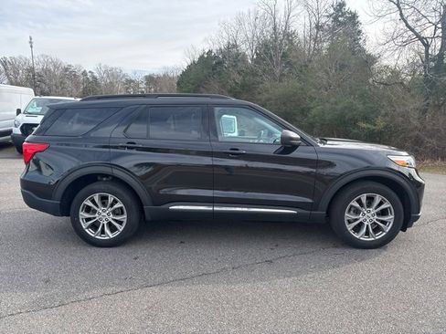 Certified 2022 Ford Explorer XLT w/ Equipment Group 202A image 2