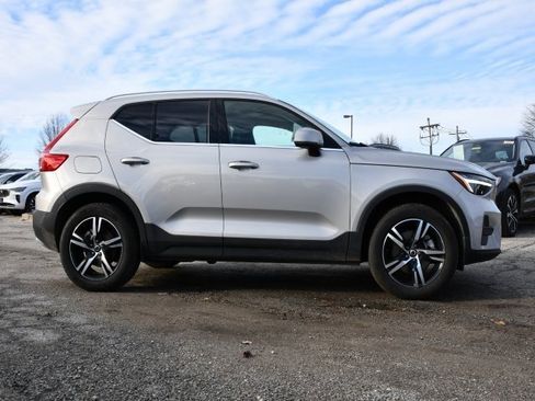 Certified 2025 Volvo XC40 B5 Core image 8