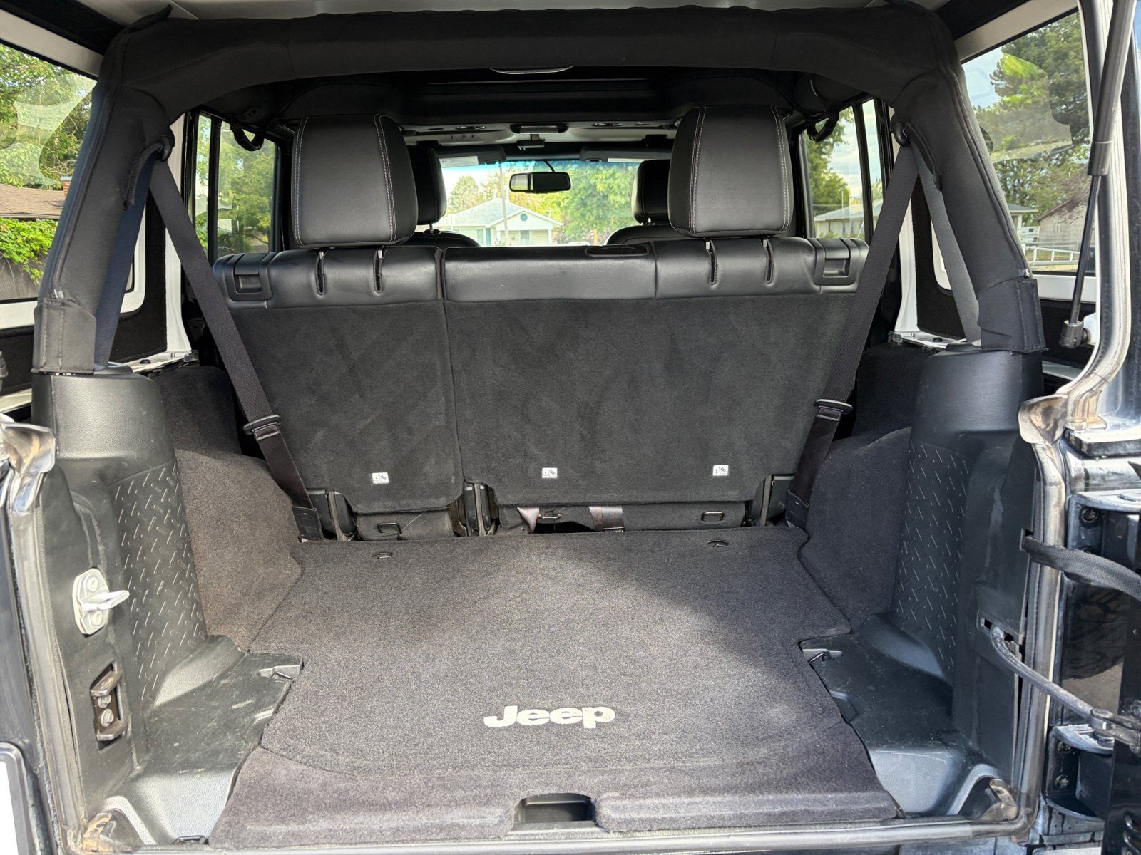 Used 2017 Jeep Wrangler Unlimited Sahara w/ Connectivity Group AWD/4WD image 23