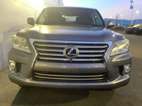 Used 2013 Lexus LX 570 4WD w/ Luxury Pkg image 9