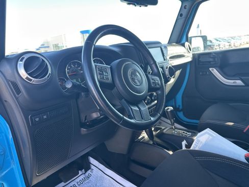 Used 2018 Jeep Wrangler Unlimited Rubicon w/ Cold Weather Group AWD/4WD image 15