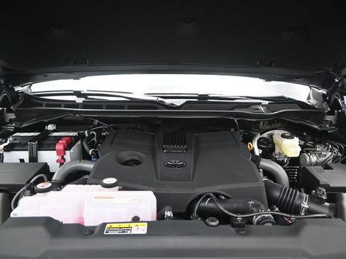 Used 2025 Toyota Tundra SR5 w/ SR5 Convenience Package AWD/4WD image 17