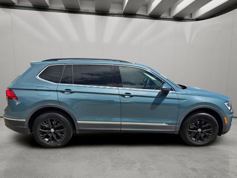 Used 2020 Volkswagen Tiguan SE w/ Panoramic Sunroof Package FWD image 11