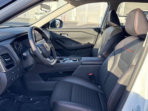 Used 2025 Nissan Rogue SV AWD/4WD image 18