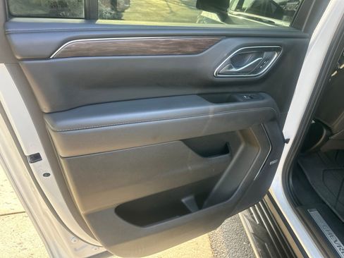 Used 2023 Chevrolet Suburban LT w/ Luxury Package AWD/4WD image 25