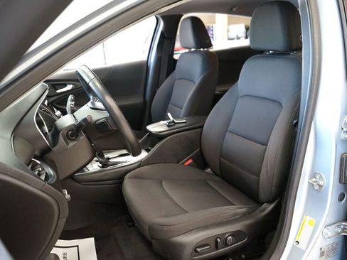 Used 2018 Chevrolet Malibu LT w/ Driver Confidence Package FWD image 2