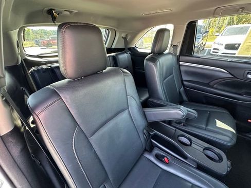 Used 2017 Toyota Highlander Limited image 39