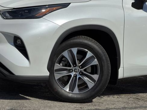 Used 2022 Toyota Highlander XLE FWD image 8
