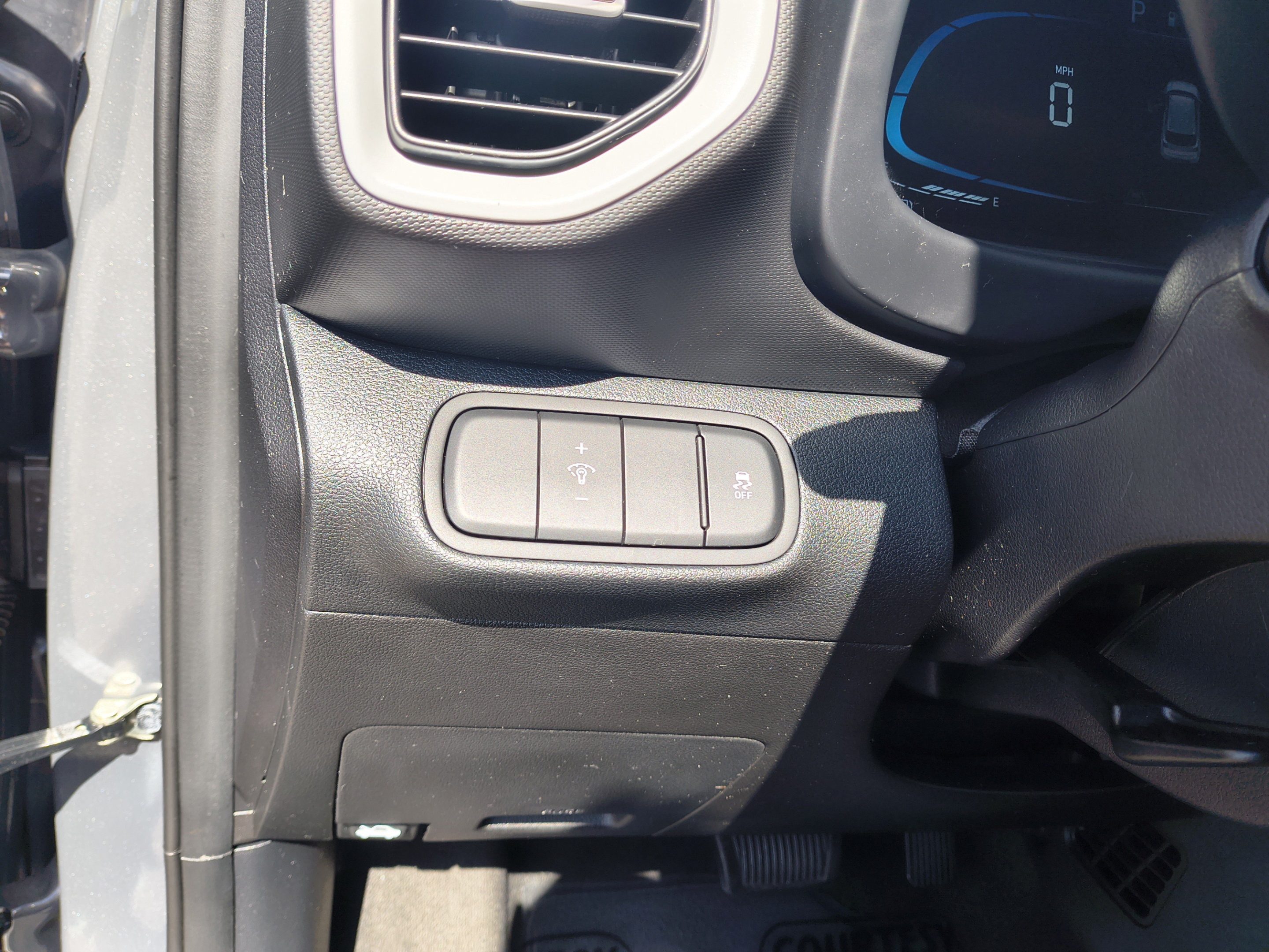 Certified 2024 Hyundai Venue Limited FWD image 26