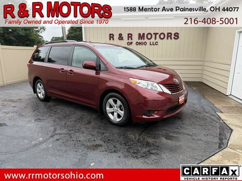 Used 2017 Toyota Sienna LE FWD image 1