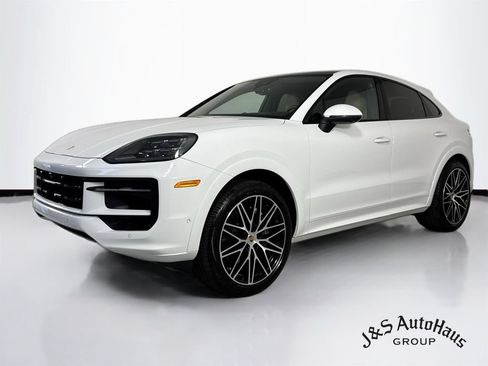 Used 2024 Porsche Cayenne Coupe AWD/4WD image 3