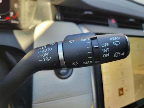 Used 2025 Land Rover Discovery Sport Dynamic SE image 31