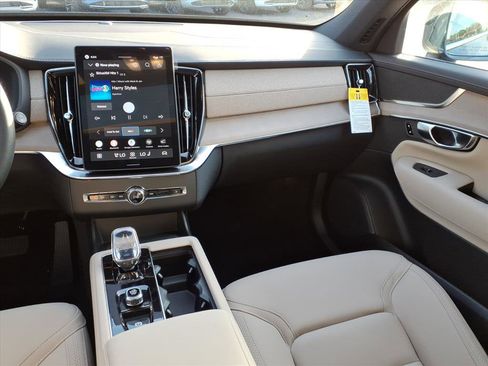 New 2026 Volvo XC90 B6 Core image 13