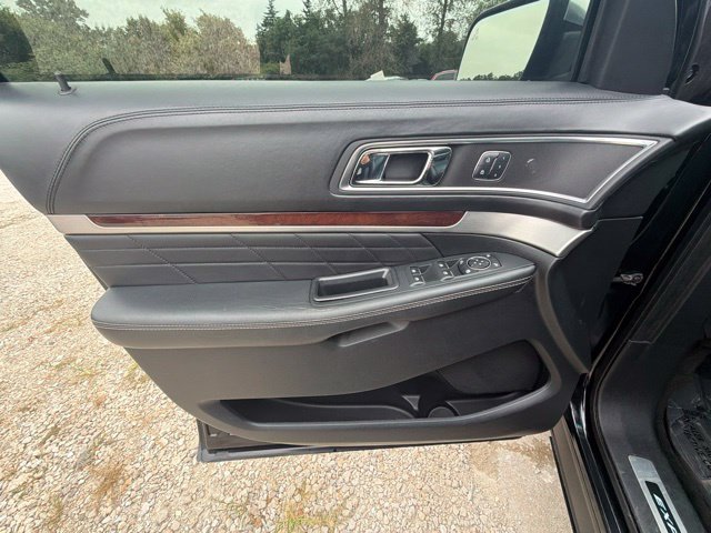 Used 2017 Ford Explorer Platinum AWD/4WD image 19
