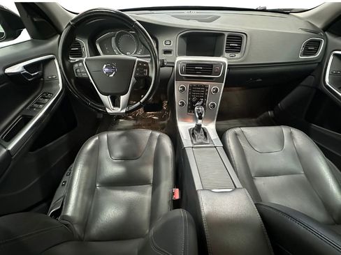 Used 2017 Volvo V60 T5 Platinum w/ Climate Package image 20