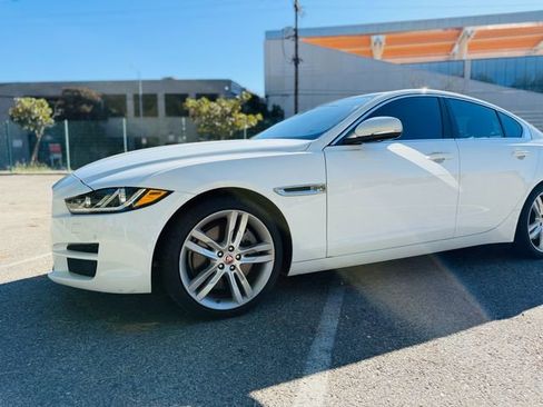 Used 2017 Jaguar XE Prestige image 6